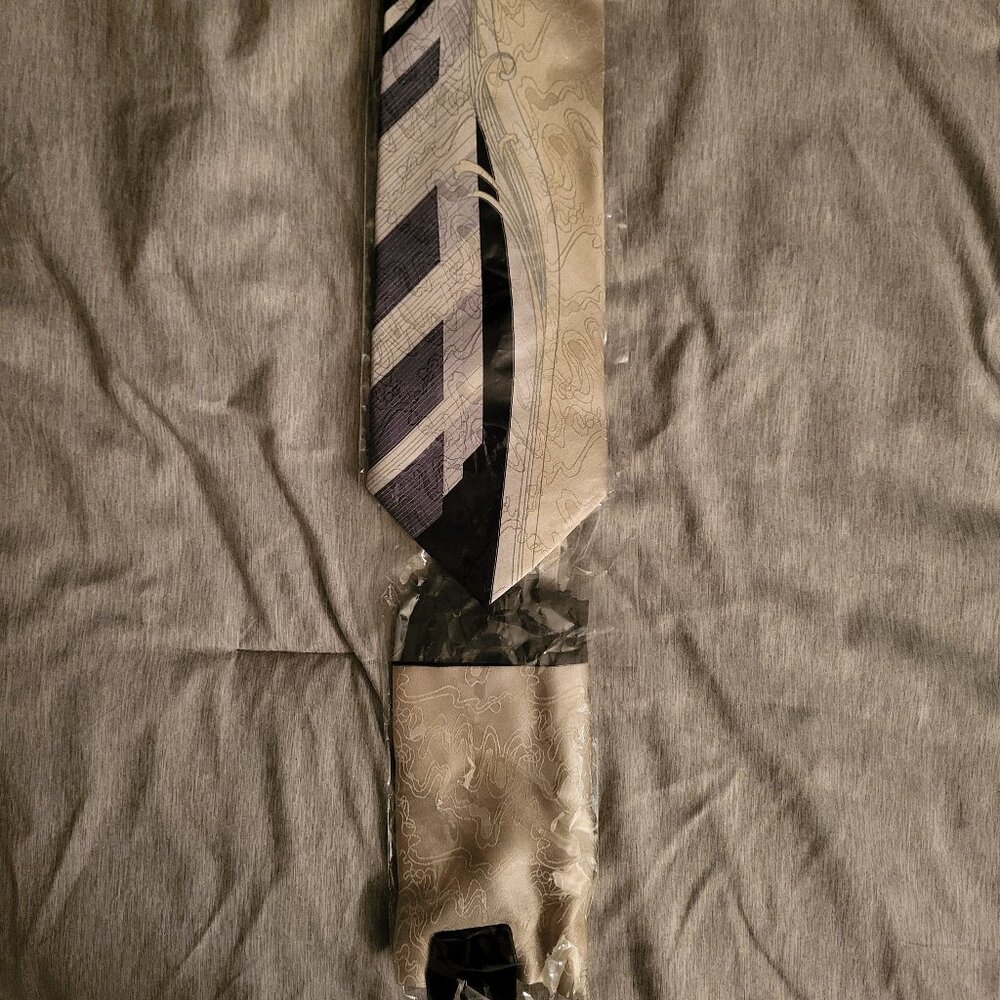 Tie and handkerchief set